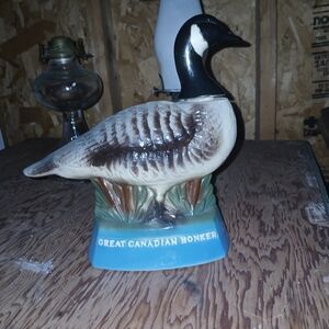 Vintage 1975 Whiskey BOTTLE Great Canadian Honker